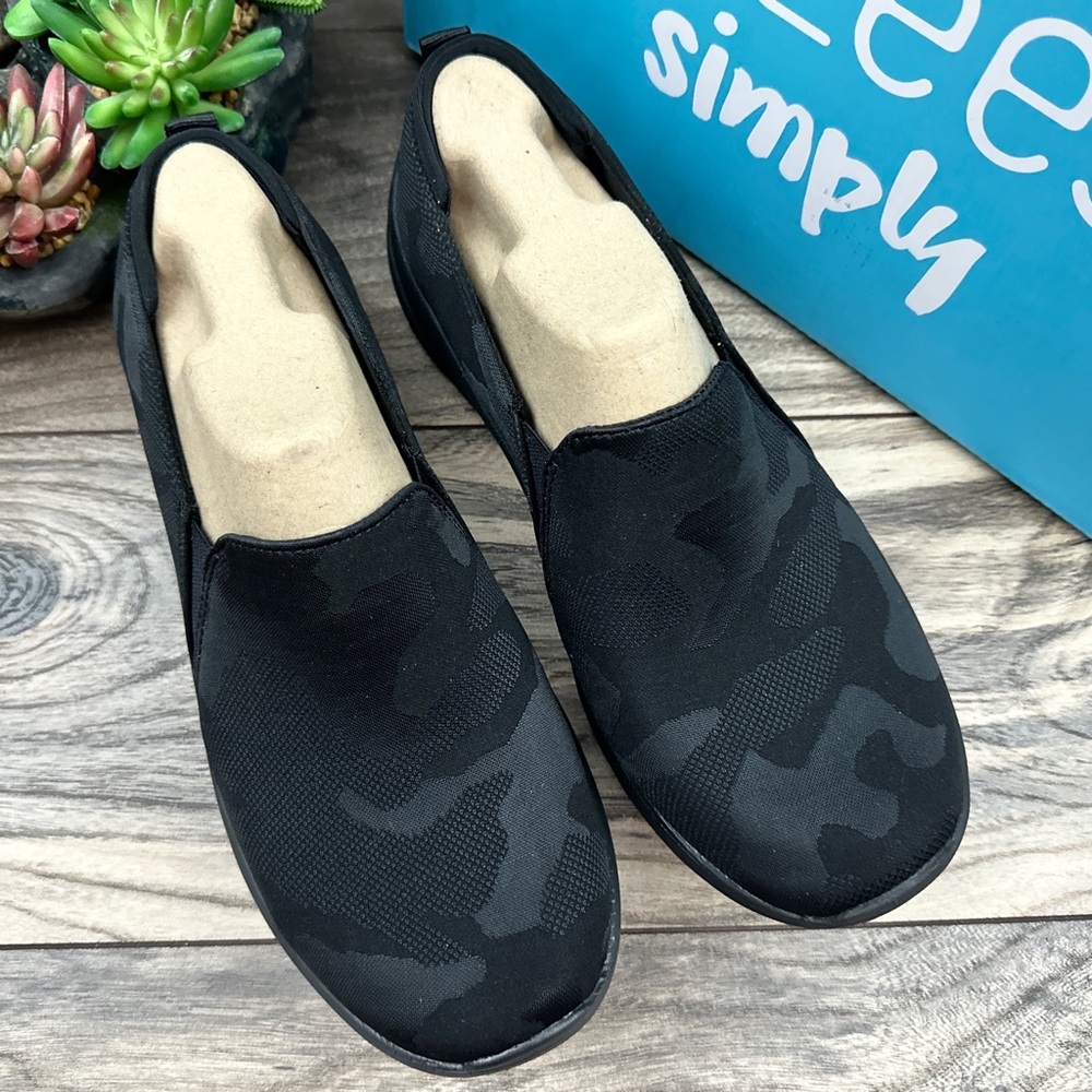 NIB Bzees Lunar Comfort Flats Loafers Slip Ons Black Camo 8M - Picture 2 of 12